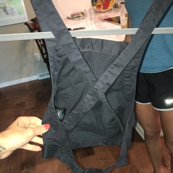 Black backless crop top with tie in the back - Picture 3 of 5